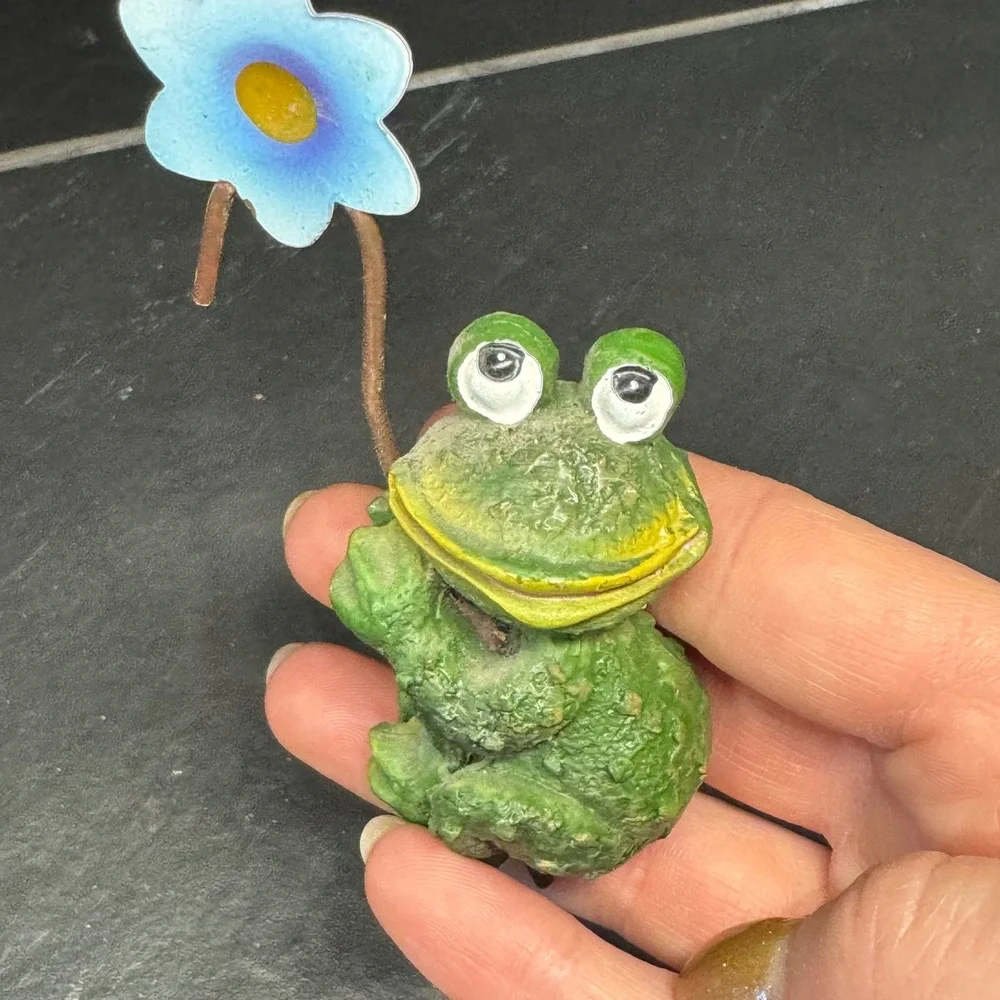 Green Frog Figurine with Blue‎ Flower Miniature Garden Decor Pot Sitter4.5 Inch